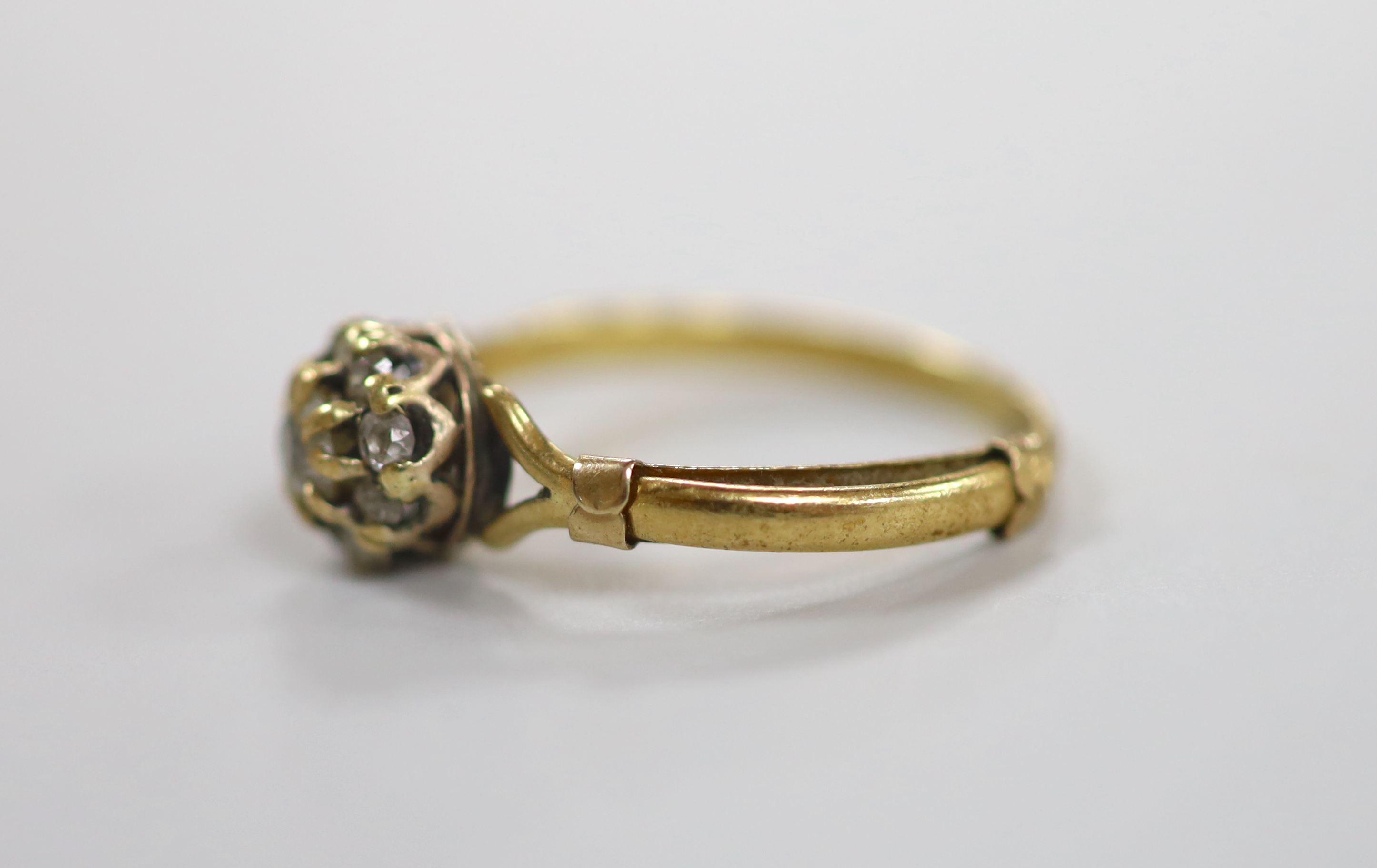 An 18ct and diamond cluster ring, size O, gross weight 2.7 grams.